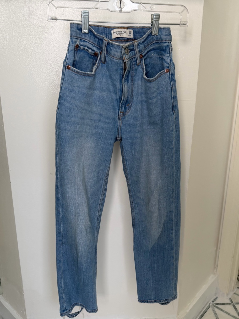 Abercrombie & Fitch Jeans Ultra High Rise 23 SHORT dark jeans